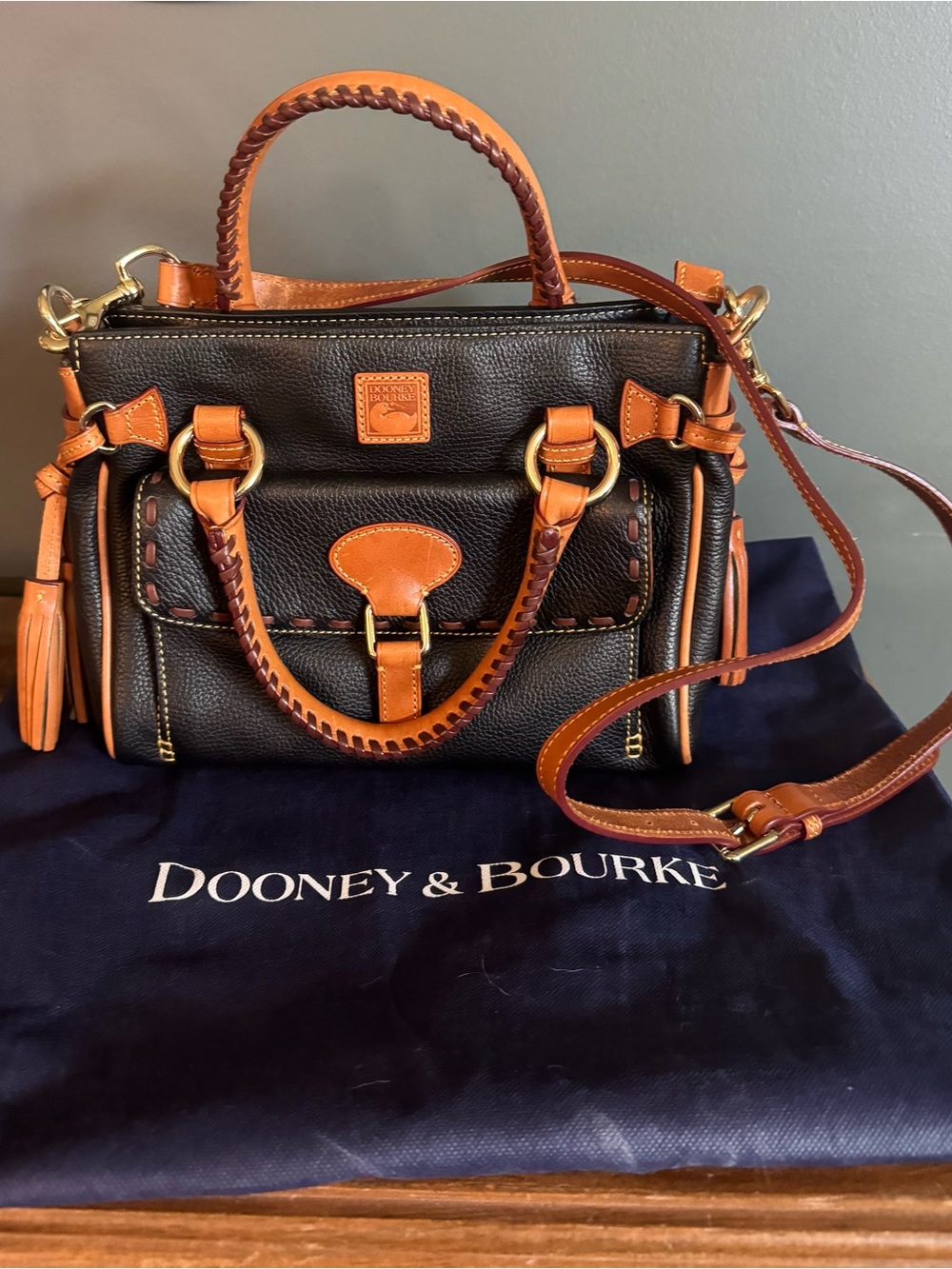 Dooney & Bourke 4P977 BL Medium Pocket Satchel Black Florentine